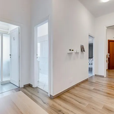 Joy House - Vaticano Roma
